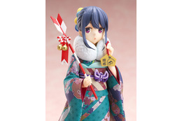 「ゆるキャン△」“しまりん”が初詣を楽しむ姿でフィギュア化 お団子ヘアーに青い振袖が映える♪ 画像