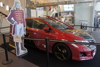 新宿ピカデリーに真っ赤なオーリス　シャア専用ではなくフル・フロンタル専用！ 画像
