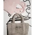 「N21」×「SodateruTOWEL」トートバッグ(税込 各¥20,900)　※ショルダーストラップは別売り ロゴショルダーベルト(税込 ¥11,000)、チェーンショルダーベルト(税込 ¥11,000)