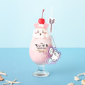 「映画ちいかわ 人魚の島のひみつ Collaboration CAFE」起きて～！古本屋のピーチスムージー　モモンガキーホルダー付き
