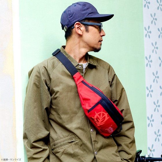 「STRICT-G × Manhattan Portage 『機動戦士ガンダム』40周年記念 ウエストバッグ ジオン軍モデル」10,780円（税込）（C）創通・サンライズ